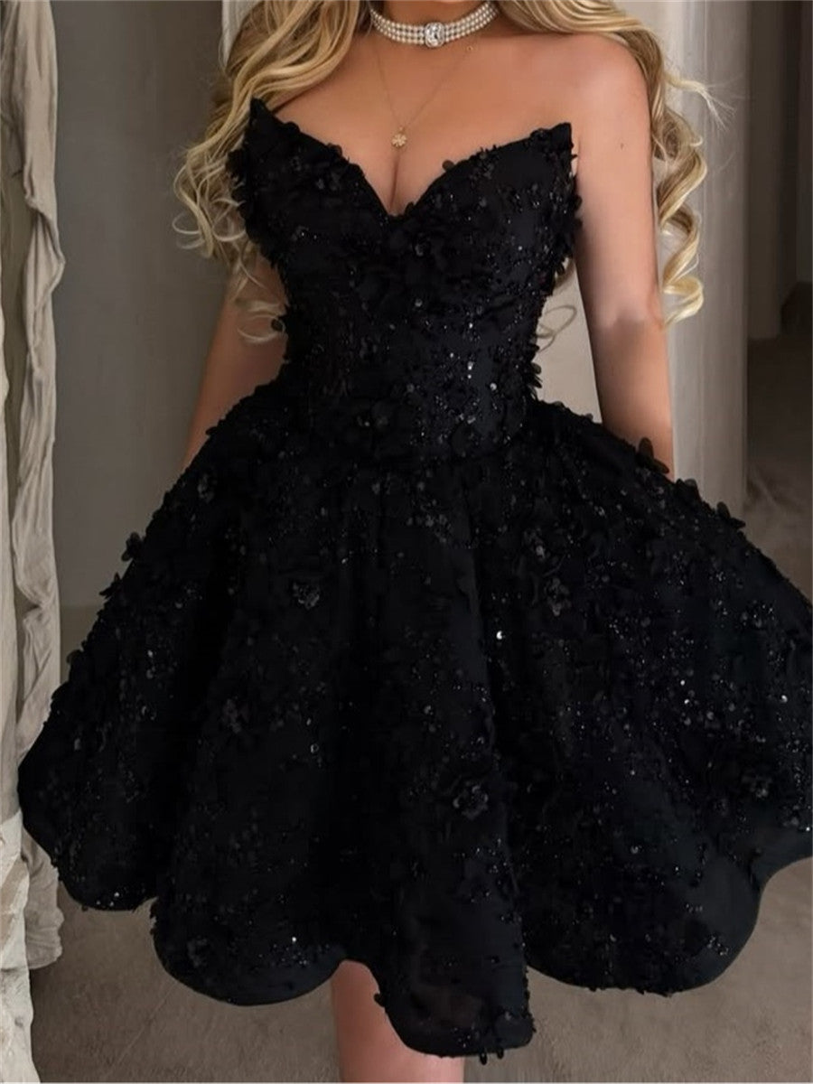 A-line/Princess Sweetheart Appliques Lace Short/Mini Lace Homecoming Dresses