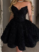 A-line/Princess Sweetheart Appliques Lace Short/Mini Lace Homecoming Dresses