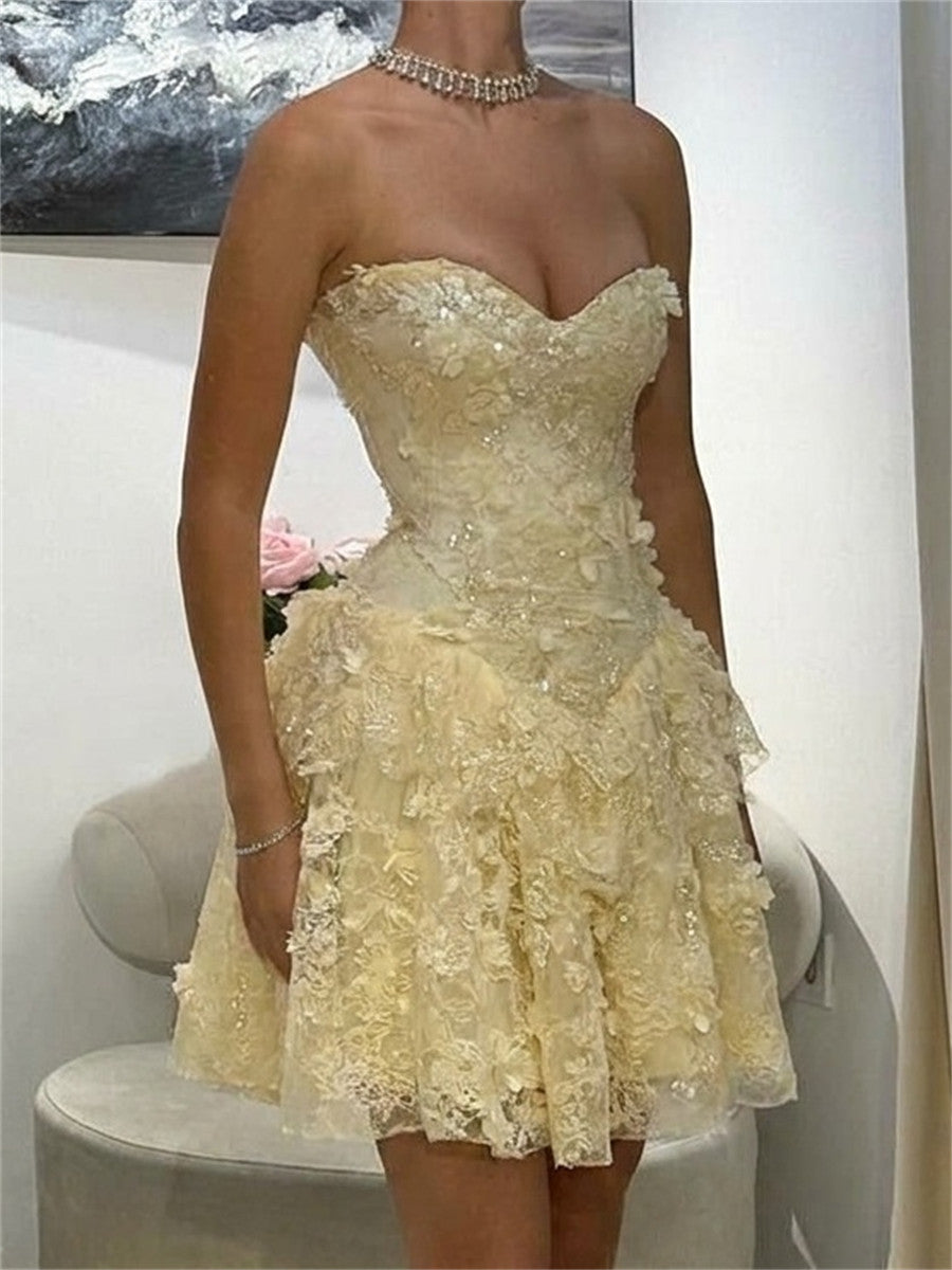A-line/Princess Sweetheart Appliques Lace Short/Mini Lace Homecoming Dresses
