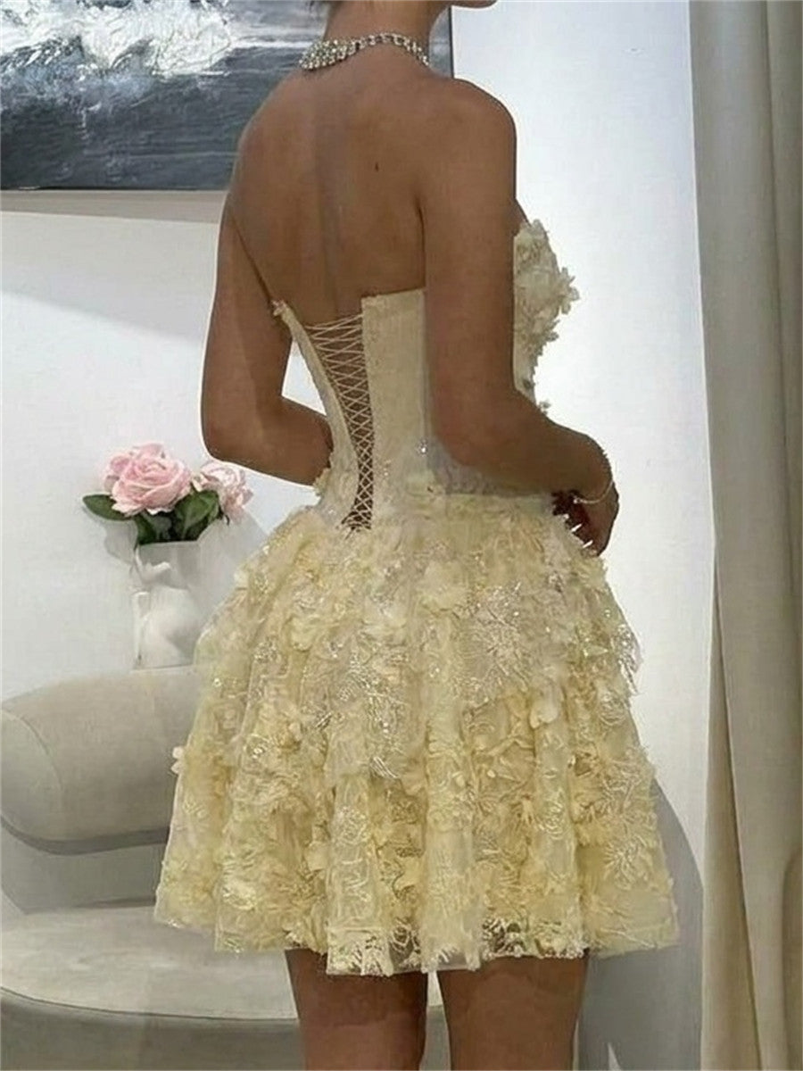 A-line/Princess Sweetheart Appliques Lace Short/Mini Lace Homecoming Dresses