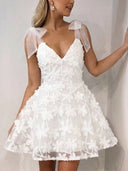 A-line/Princess V-neck Appliques Lace Short/Mini Lace Homecoming Dresses