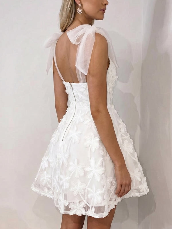 A-line/Princess V-neck Appliques Lace Short/Mini Lace Homecoming Dresses