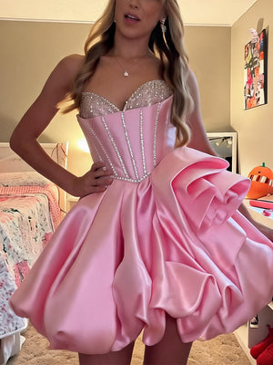 A-line/Princess Sweetheart Appliques Lace Short/Mini Satin Homecoming Dresses