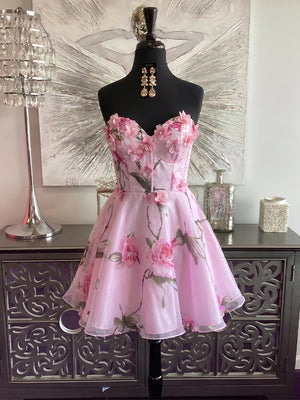 A-line/Princess Sweetheart Appliques Lace Short/Mini Homecoming Dresses