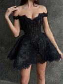 A-line/Princess Off-the-Shoulder Appliques Lace Short/Mini Lace Homecoming Dresses