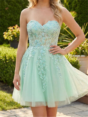 A-line/Princess Sweetheart Appliques Lace Short/Mini Tulle Homecoming Dresses