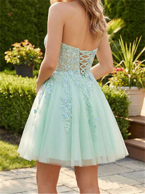 A-line/Princess Sweetheart Appliques Lace Short/Mini Tulle Homecoming Dresses