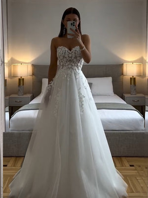 A-line/Princess Sweetheart 3/4 Sleeves Appliques Lace Floor-Length Tulle Wedding Dresses