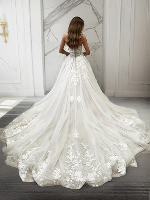 A-line Sweetheart Applique Chapel Train Tulle Wedding Dress