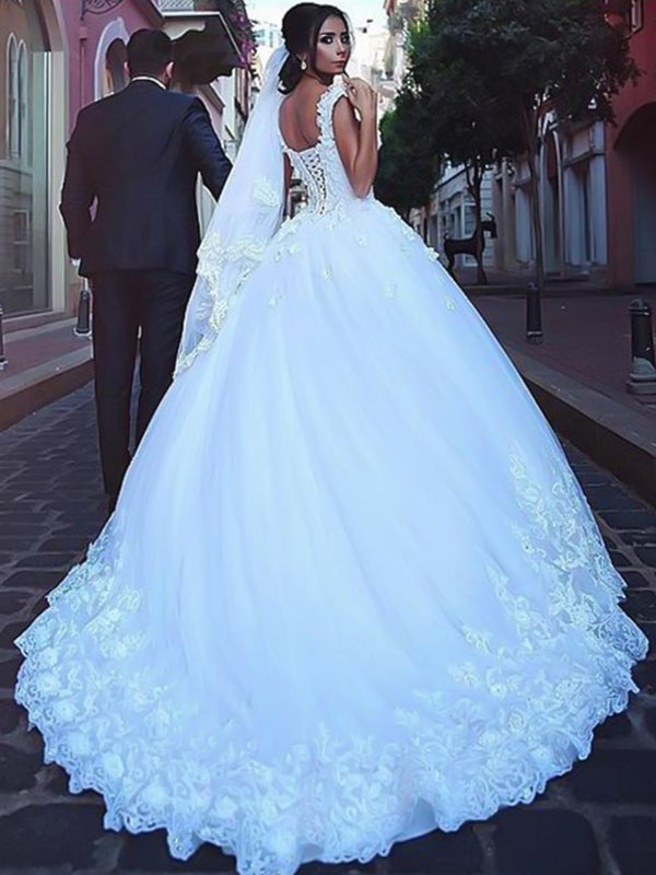 Ball-Gown Sweetheart Lace Sweep Train Tulle Wedding Dress