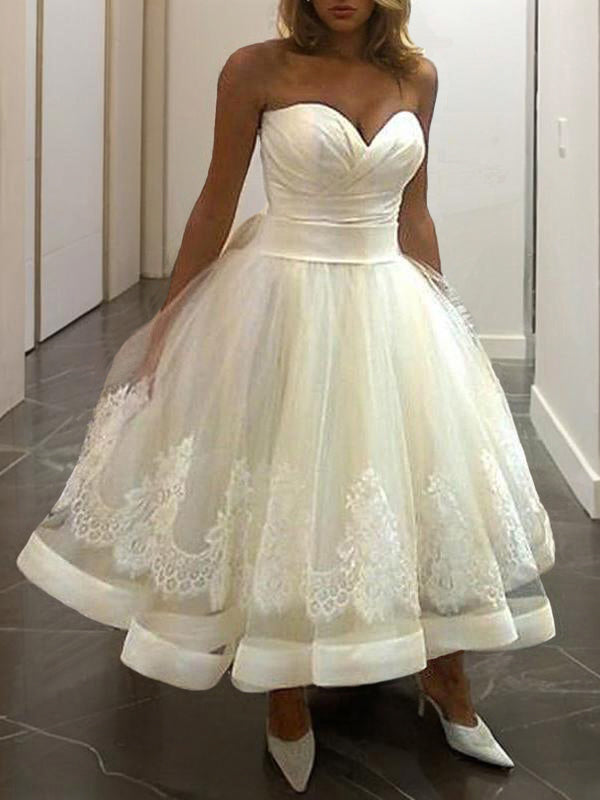 Ball-Gown Sweetheart Appliques Lace Tea-Length Tulle Wedding Dress