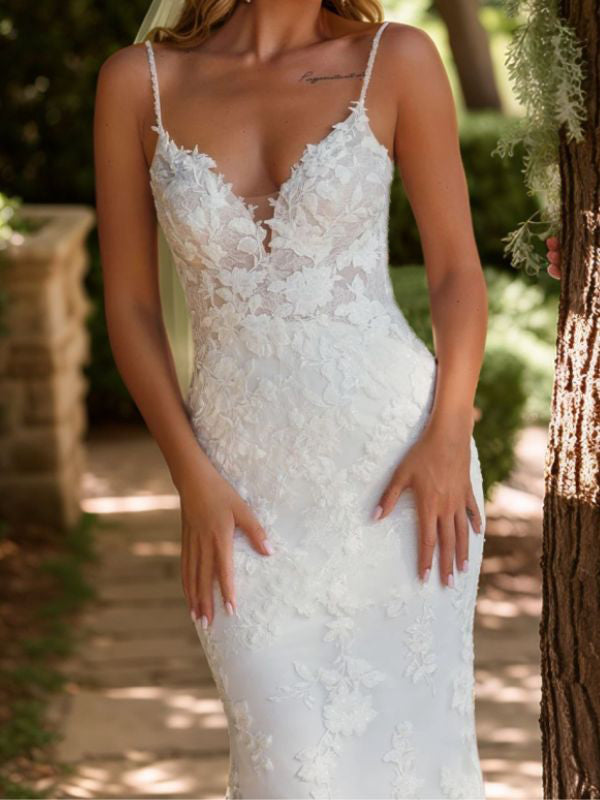 Sheath V-neck Appliques Lace Court Train Tulle Wedding Dress